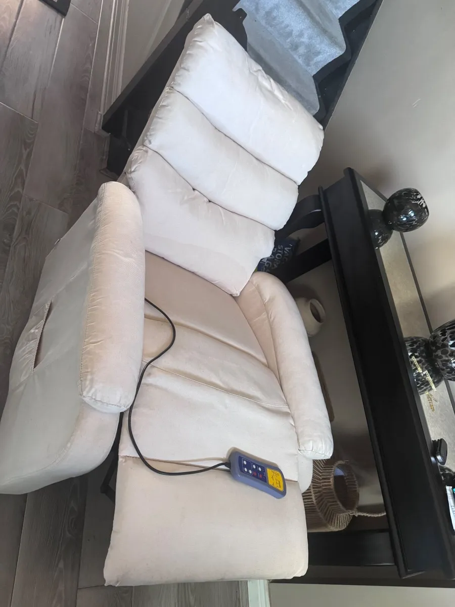 Recliner chair - Image 1