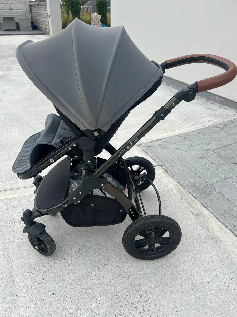 Travel System With Isofix Base - Image 1
