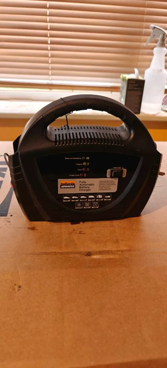 Car/Leisure Battery Charger - Image 1