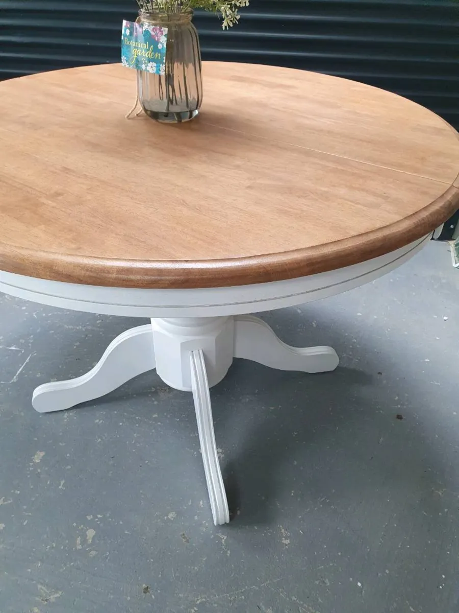 6 seater extendable solid oak - Image 1