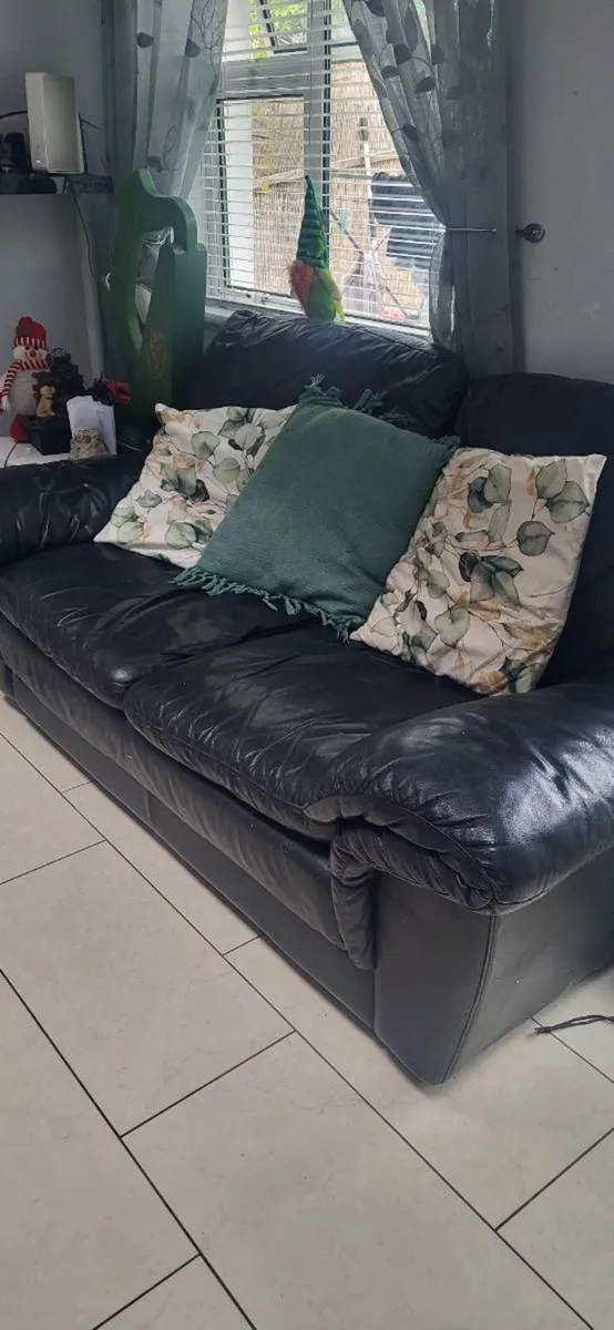 2 leather 2 seaters 2 chairs - Image 2