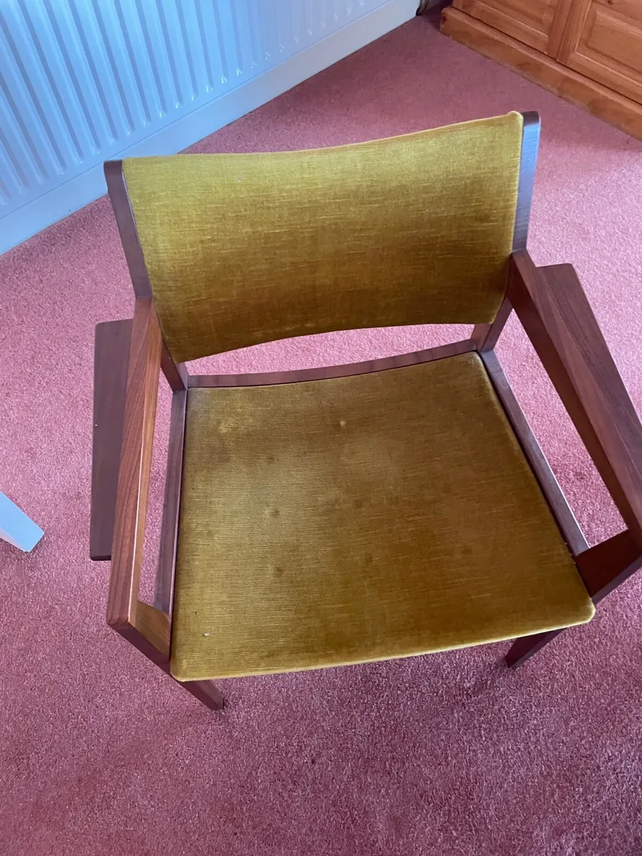 G plan dining table and chairs - Image 2