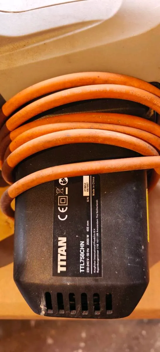 Titan Electric Chainsaw - Image 4