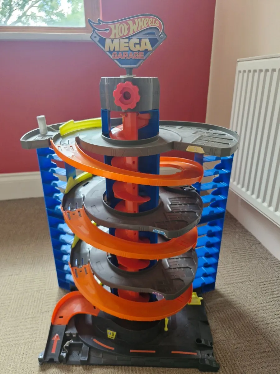 Hot Wheels Mega Garage - Image 1