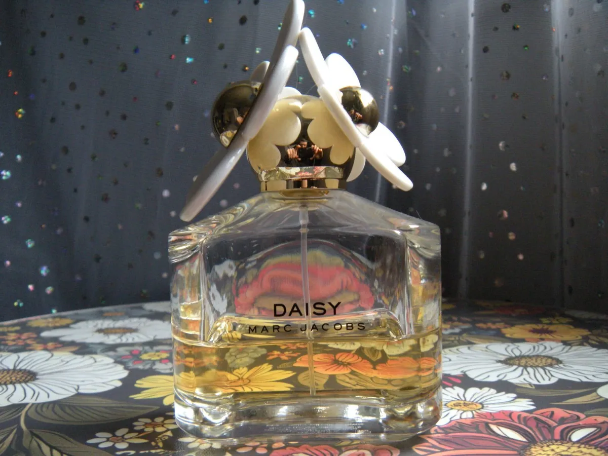 1/2 bottle Marc Jacobs Daisy Perfume 100ml rrp€70 - Image 3