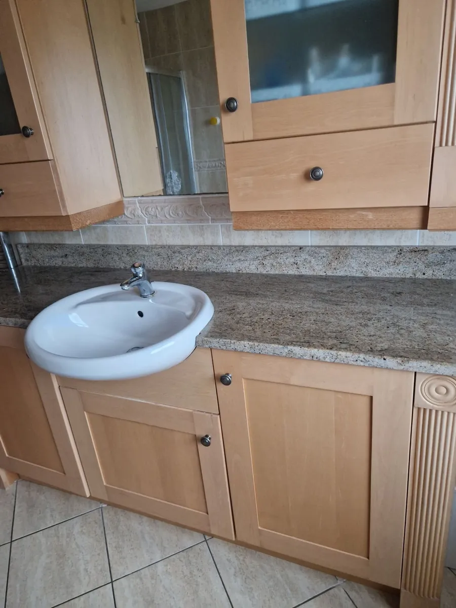 Bathroom unit - Image 3
