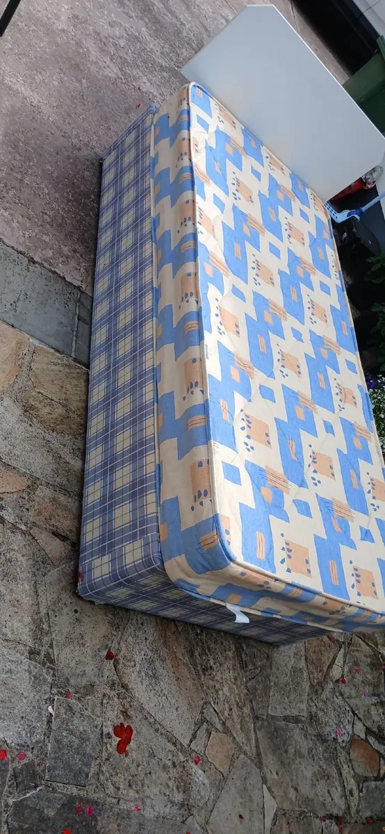 2  Single Devan Beds - Image 1