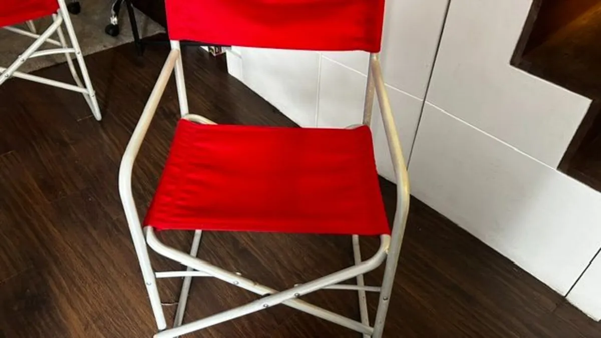 5 beautiful red Fold up Directors Chairs - Image 1