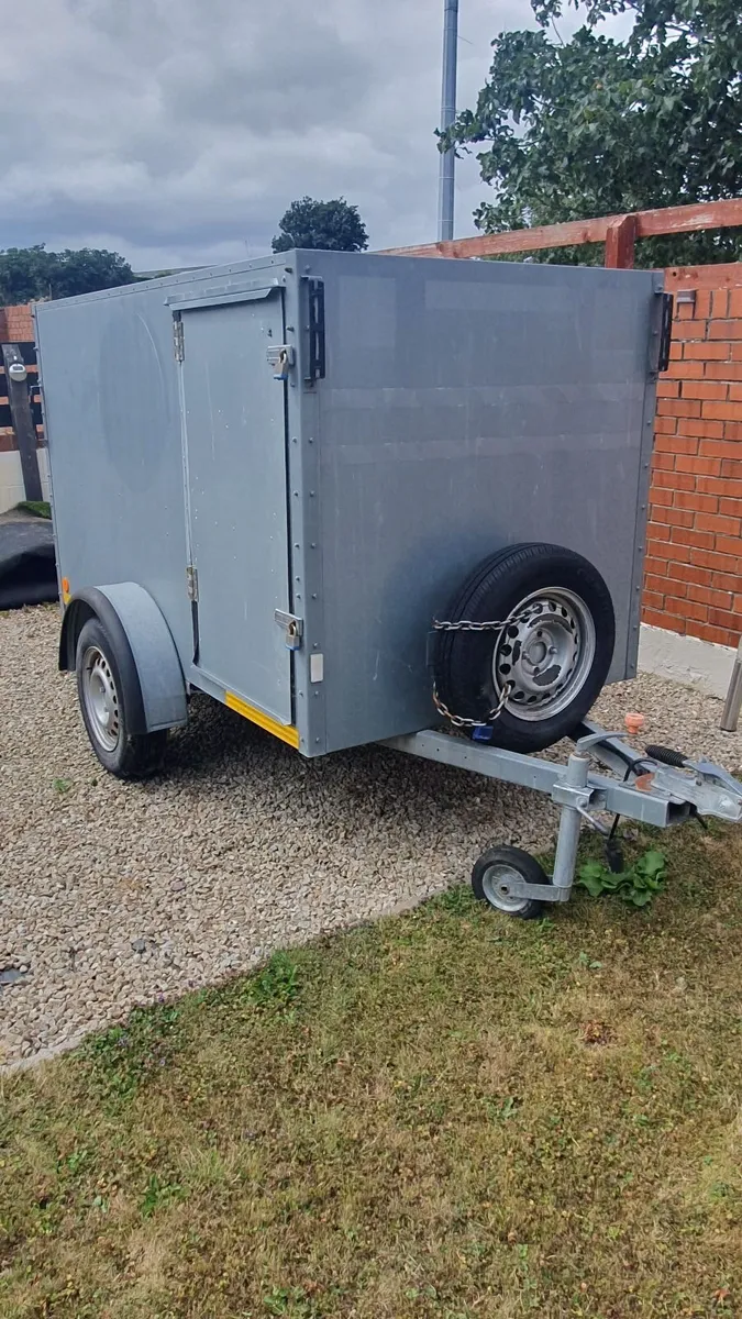 Trailer - Image 1