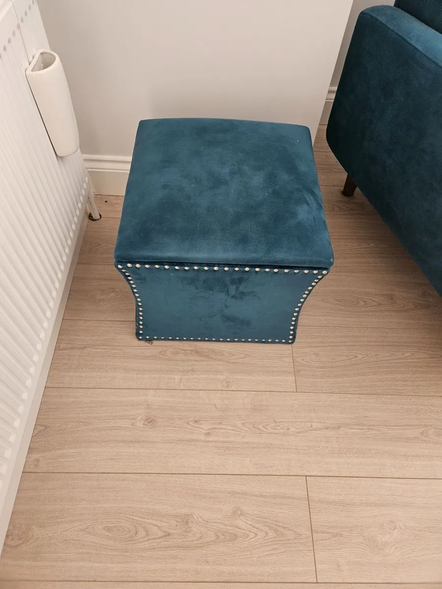Poufe - Image 1