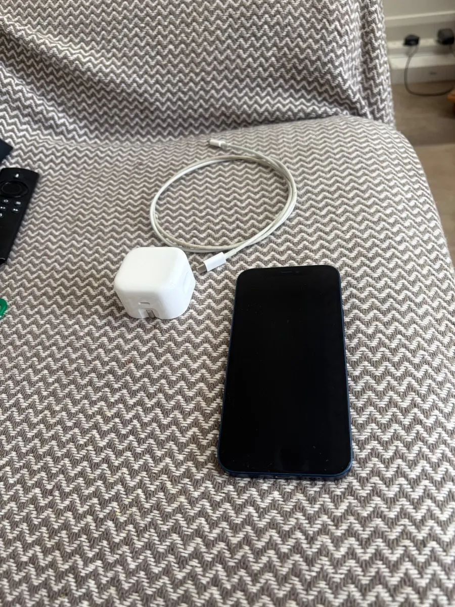 iPhone 12 - Image 3