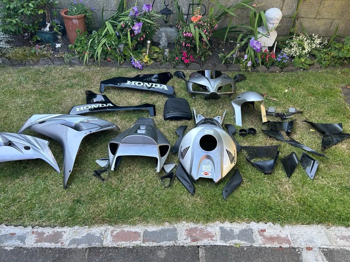 Fireblade original fairings 06/07 - Image 1