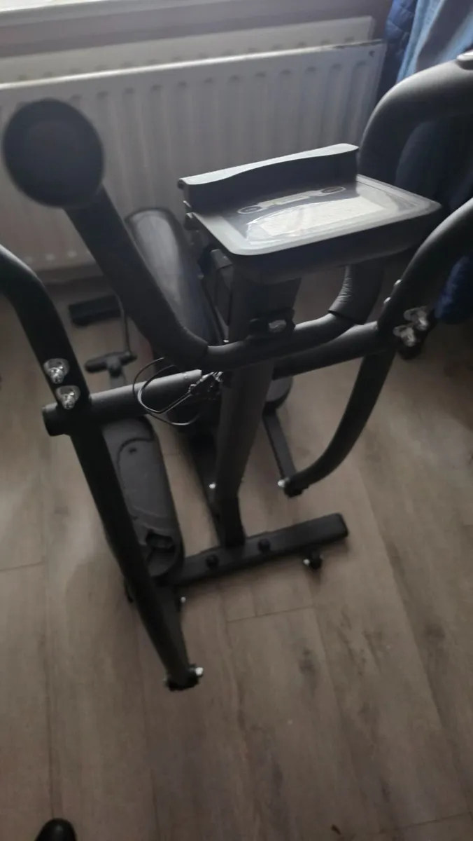 Elliptical machine - Image 1