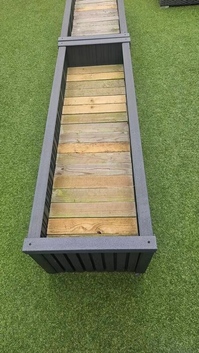 Composite planter - Image 3