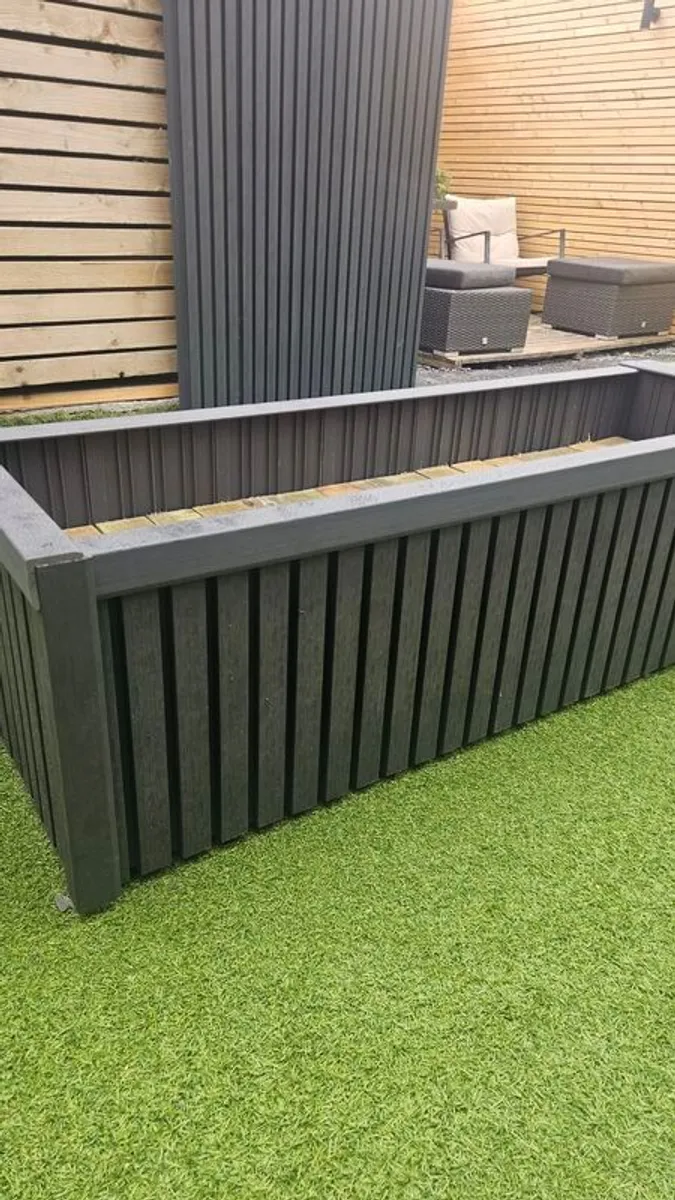 Composite planter - Image 4