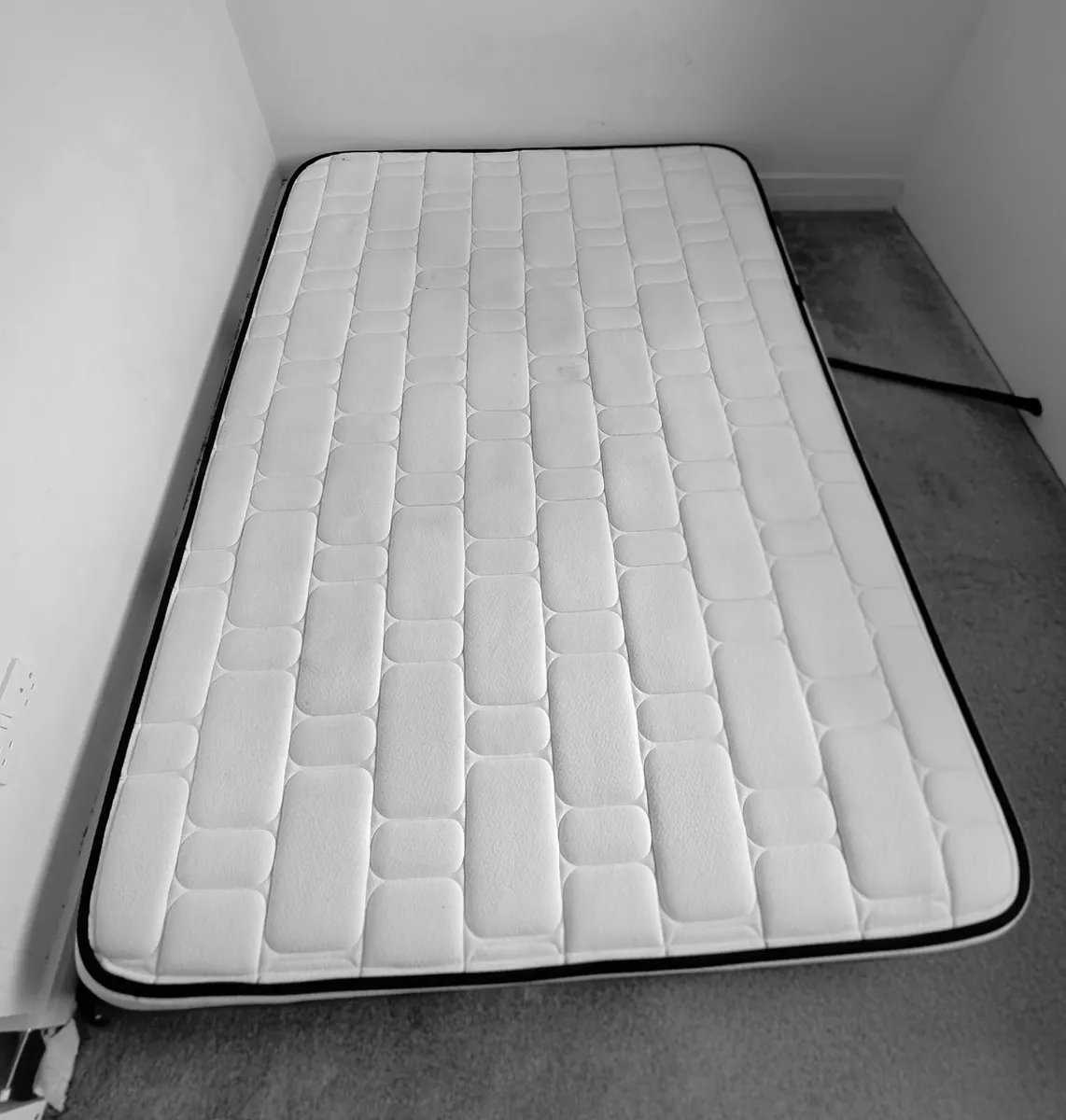 King Koil Mighty Endurance Mattress  4.6 × 6.3 - Image 1