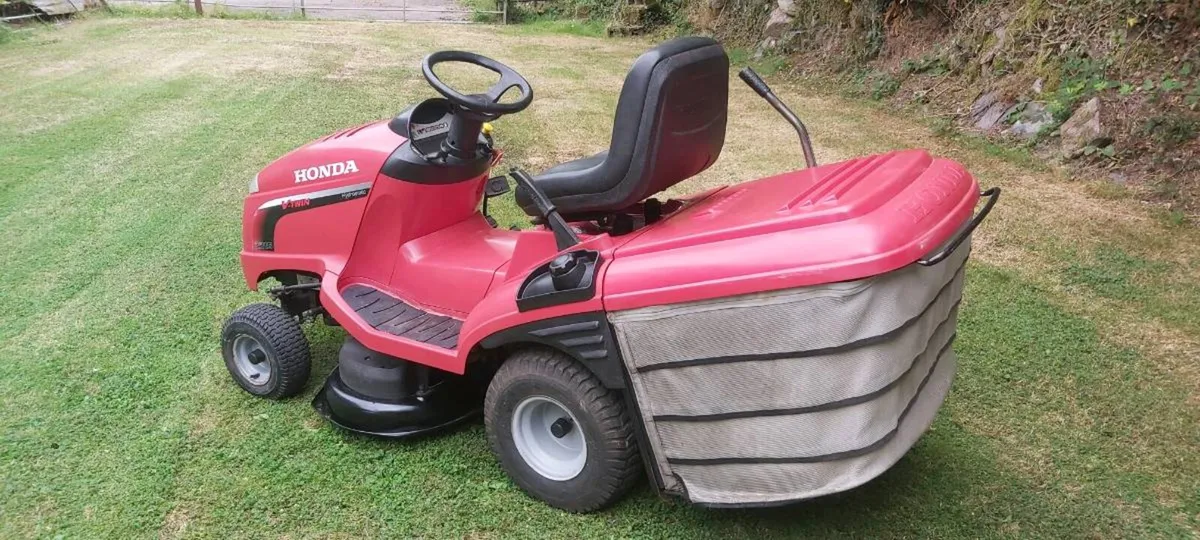 Honda ride on lawnmower - Image 4