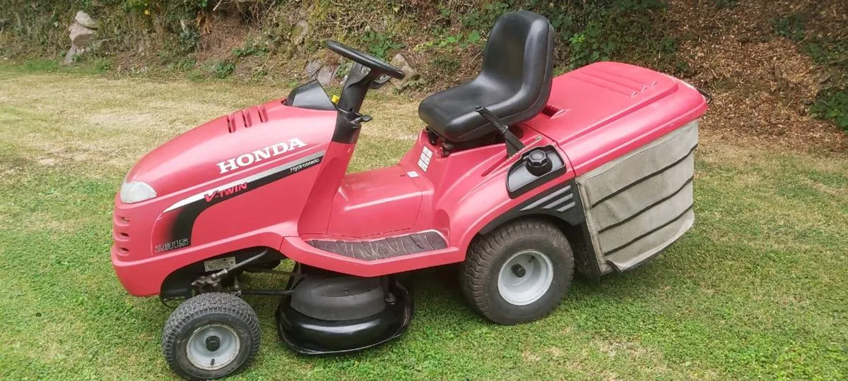 Honda ride on lawnmower - Image 2