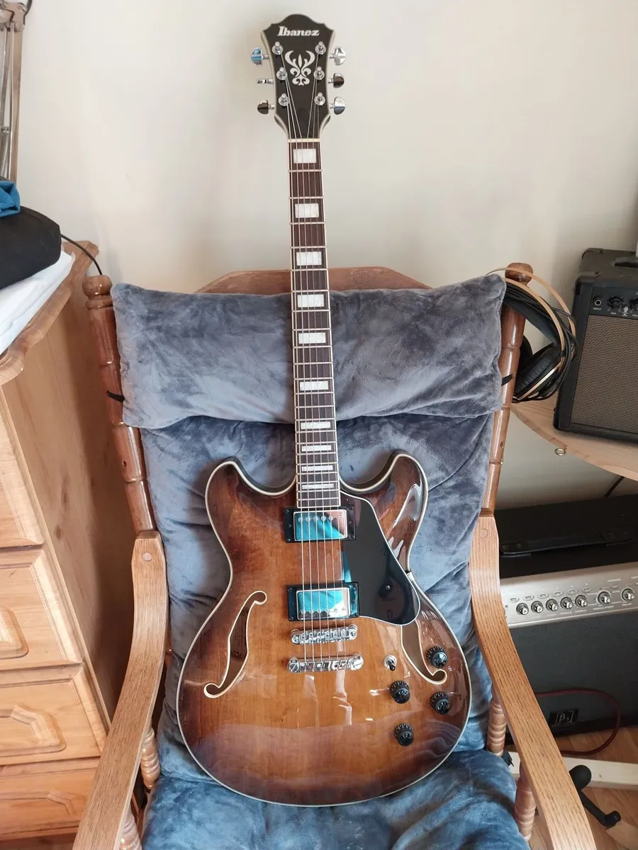 Electric guitar - Image 2