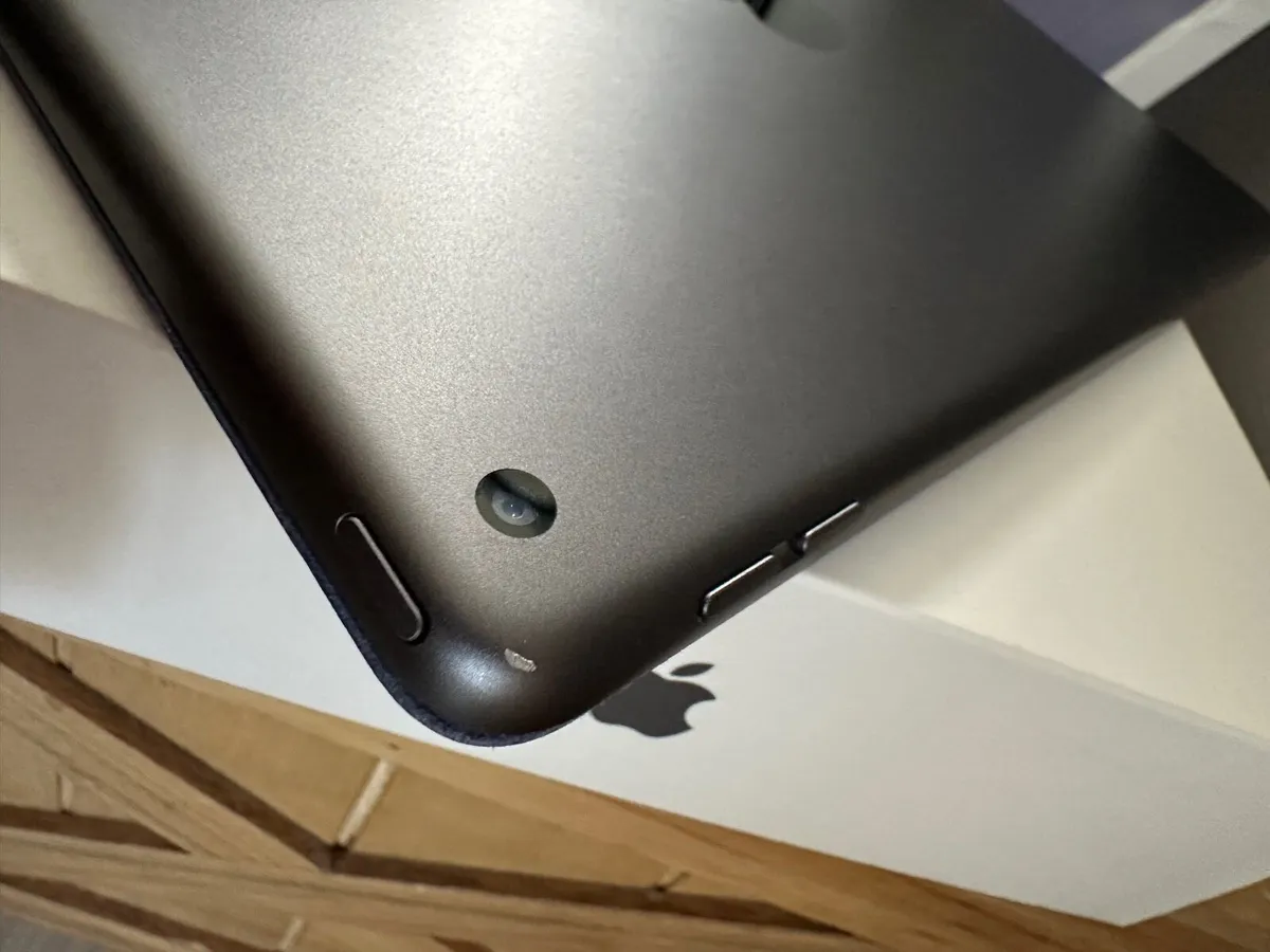 iPad 9th gen w. box, cover and Apple Pencil - Image 2