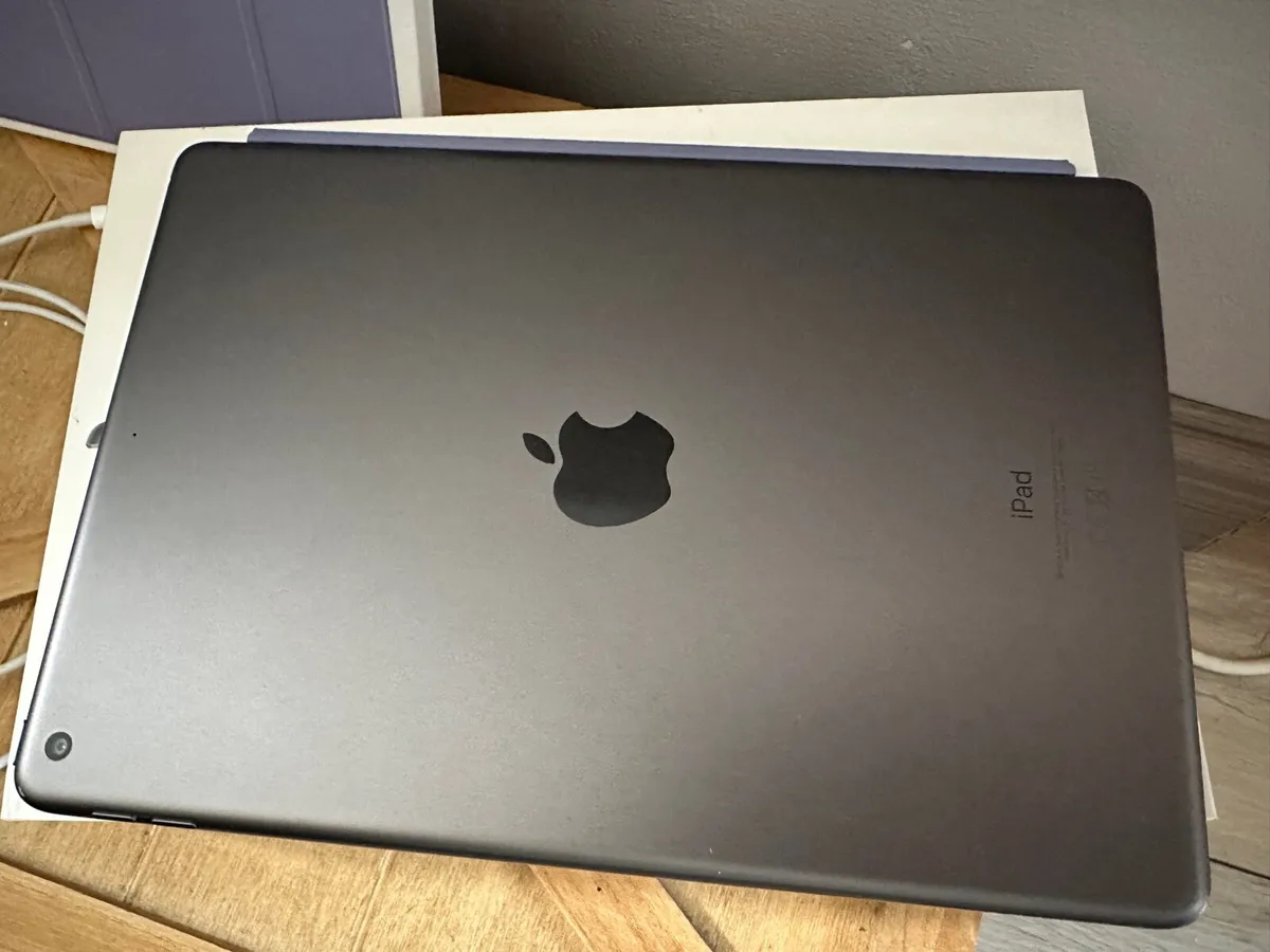 iPad 9th gen w. box, cover and Apple Pencil - Image 3