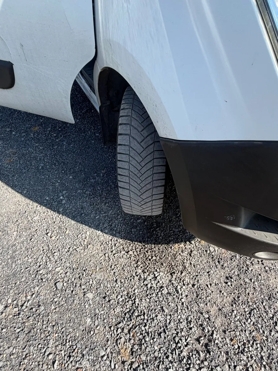 Camper van - Image 4