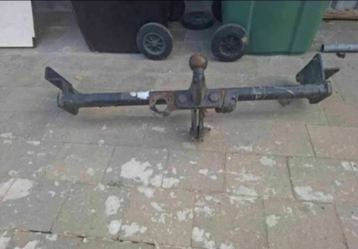 2012 Nissan Qashqai Towbar - Image 1