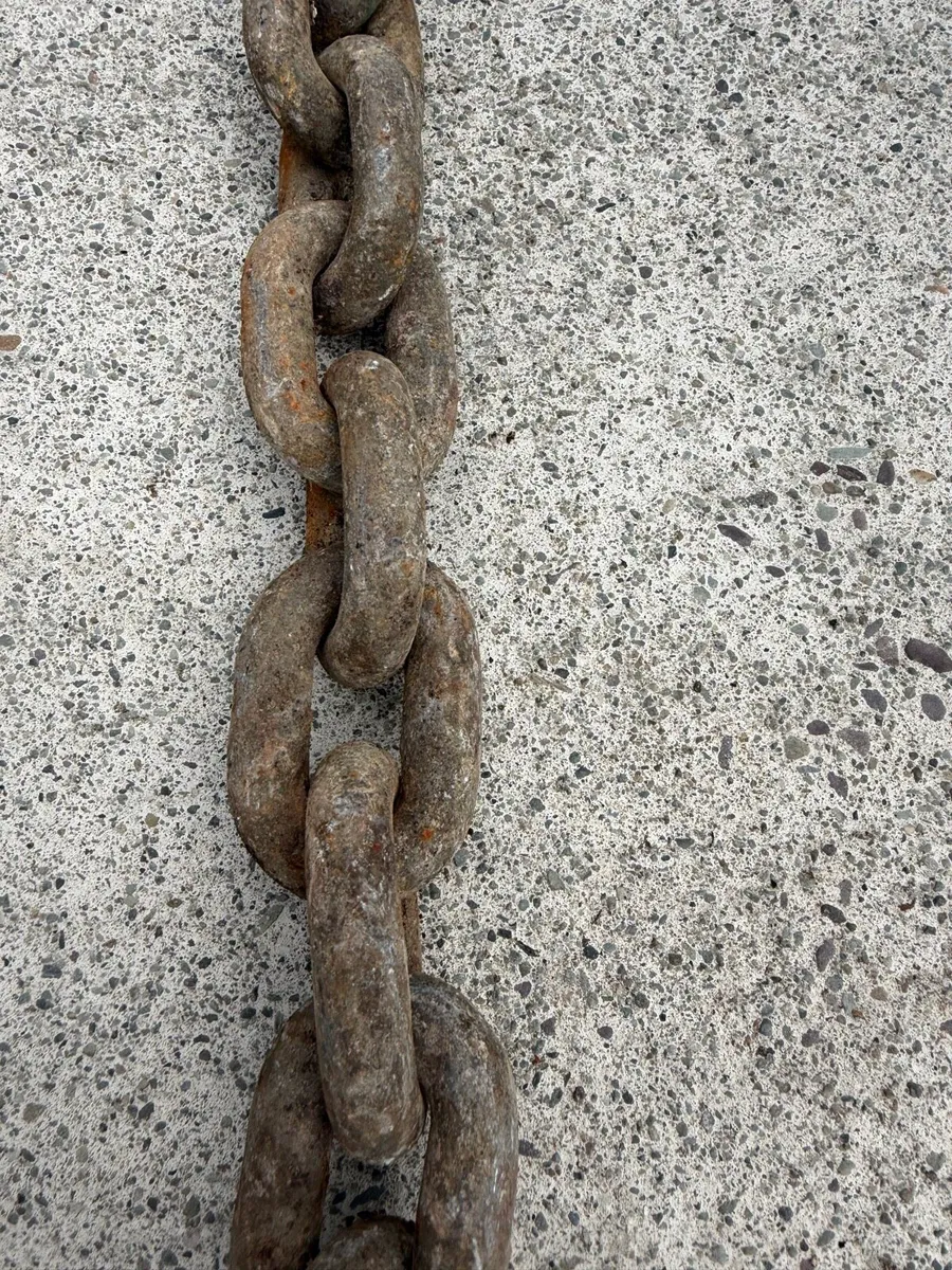 selection of gslvanised mooring or anchor chains - Image 3