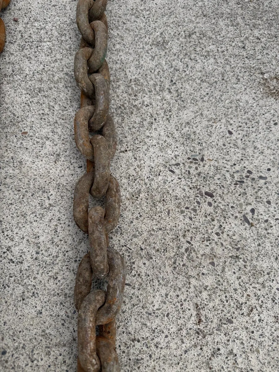 selection of gslvanised mooring or anchor chains - Image 2