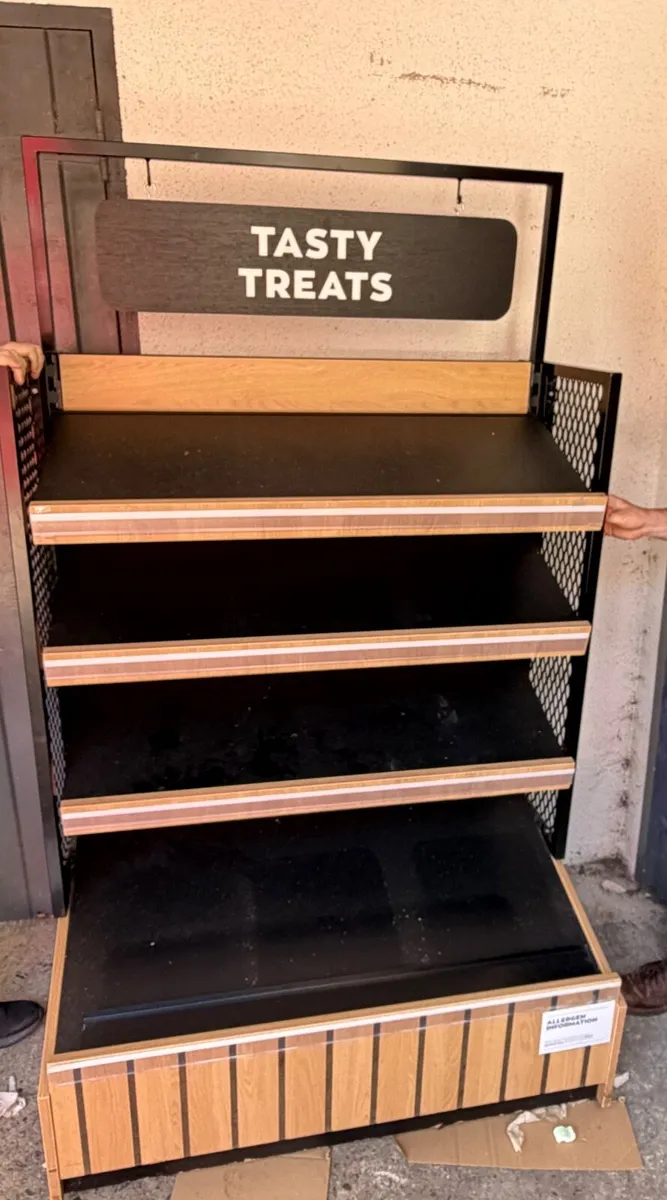 Cake table