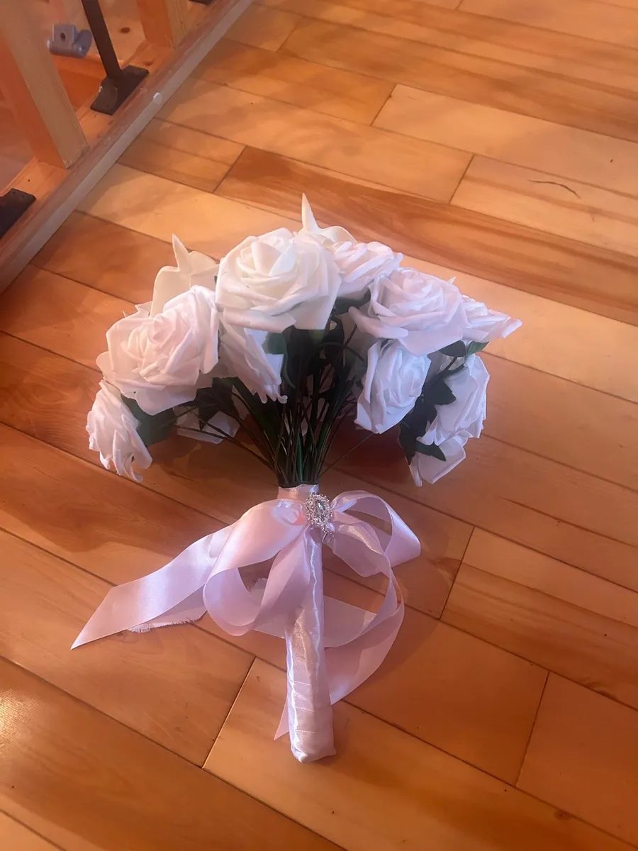 Wedding bouquet and bag of flowers - Image 1