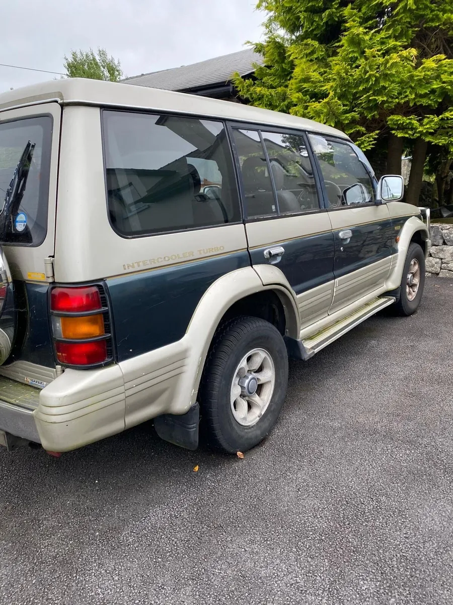 Mitsubishi Pajero 1992 - Image 2