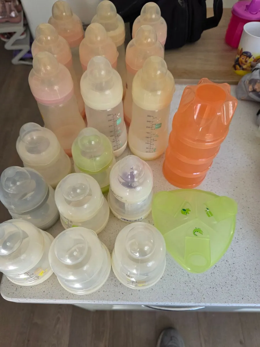Mam Feeding Bottle Set - Large and Small bottles - Image 1