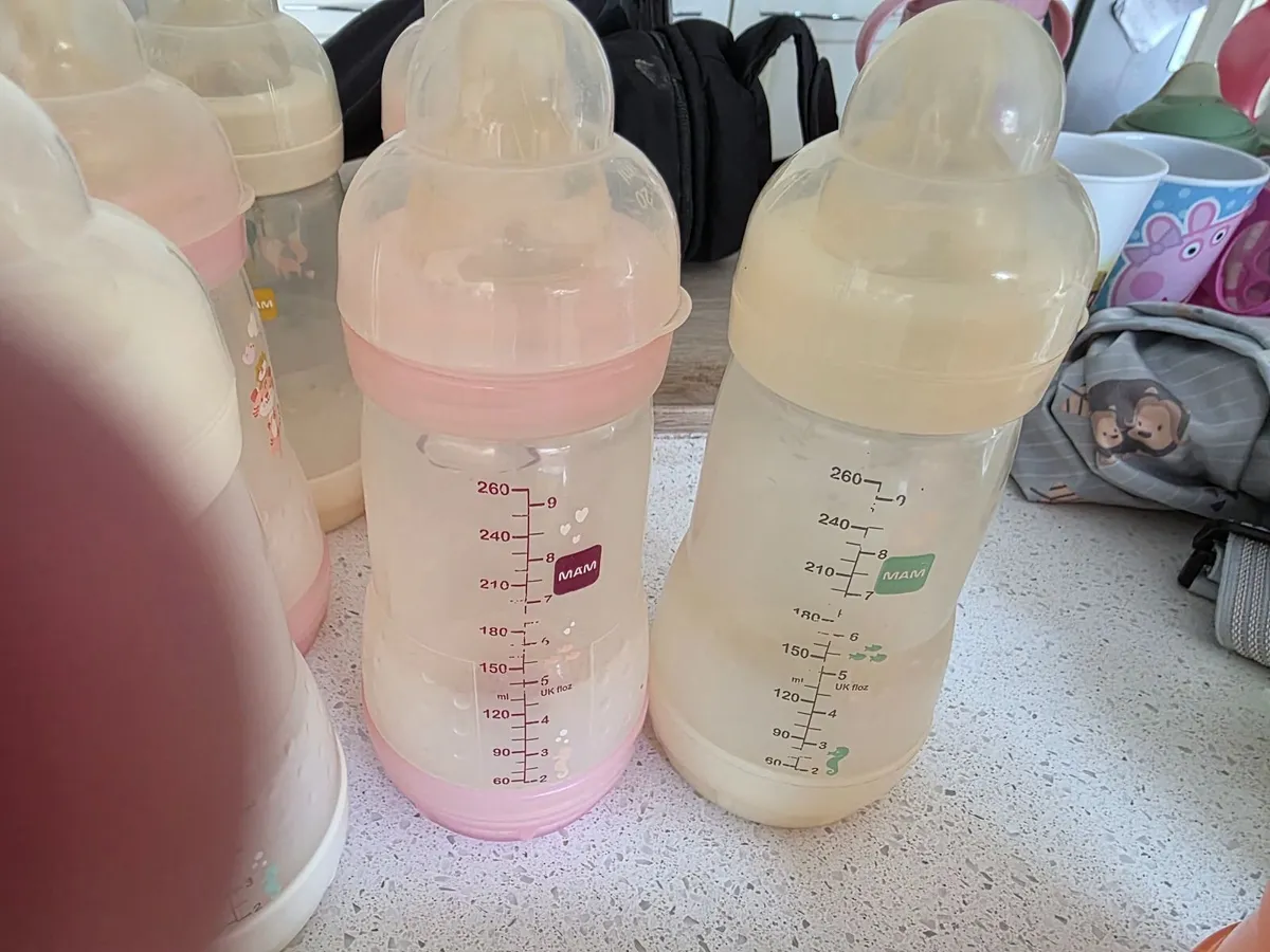 Mam Feeding Bottle Set - Large and Small bottles - Image 3