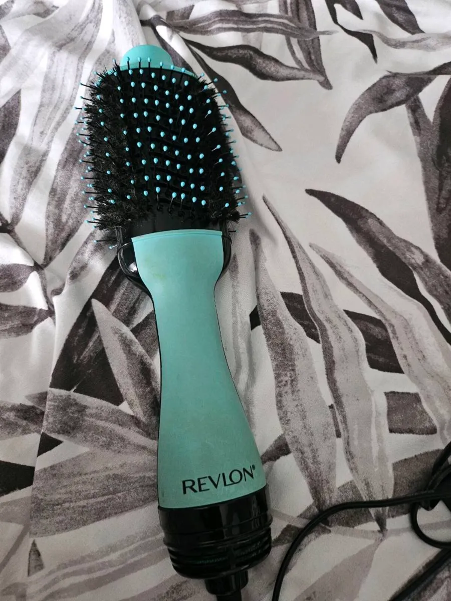 Revlon one step volumiser - Image 1