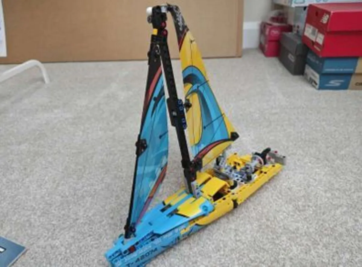 lego 42704 - Racing Yacht - Image 2