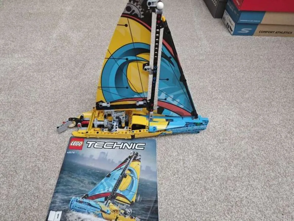 lego 42704 - Racing Yacht - Image 3