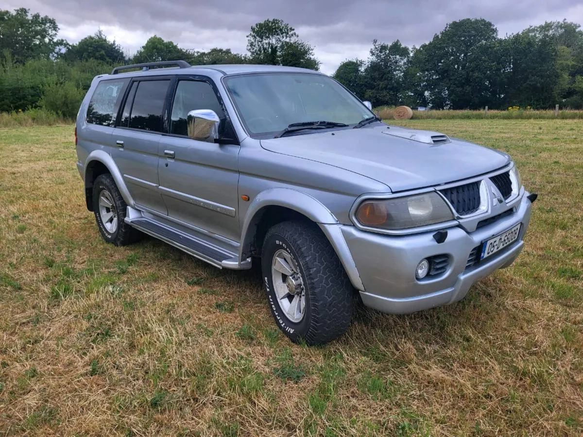 2005 mitsubishi pajero sport - Image 1