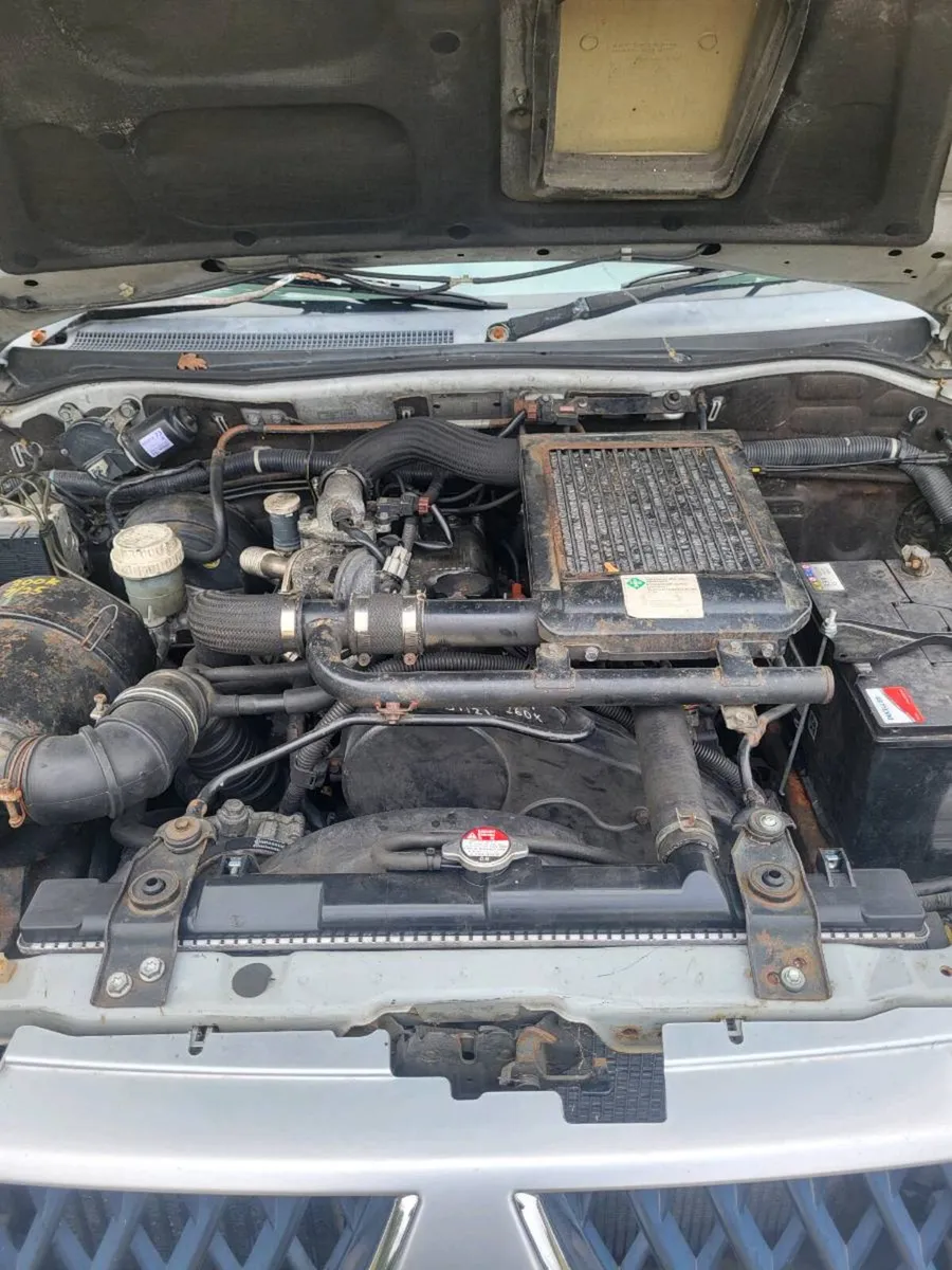 2005 mitsubishi pajero sport - Image 4