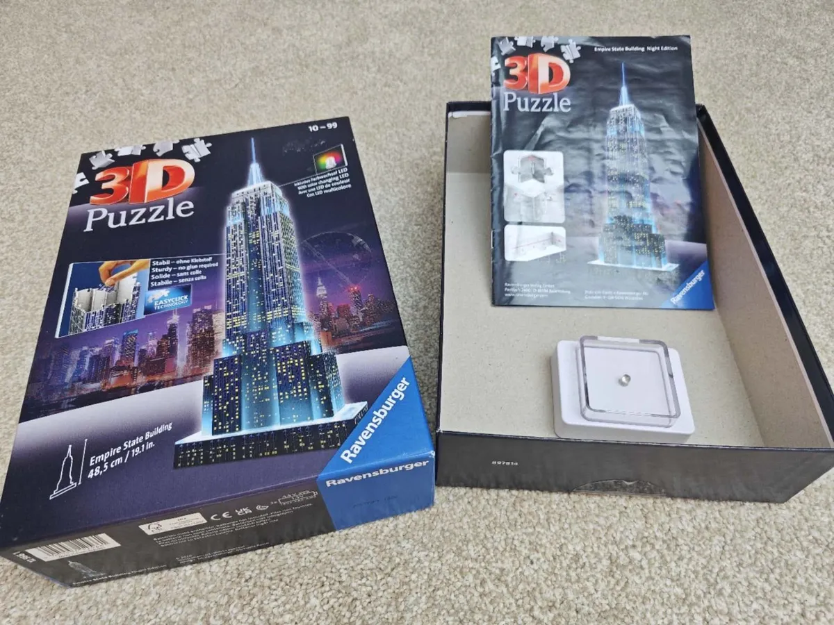 Empire State Building  3D Puzzle With Lights - Image 1