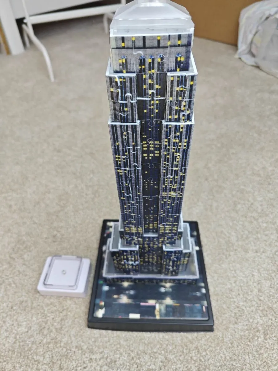 Empire State Building  3D Puzzle With Lights - Image 4