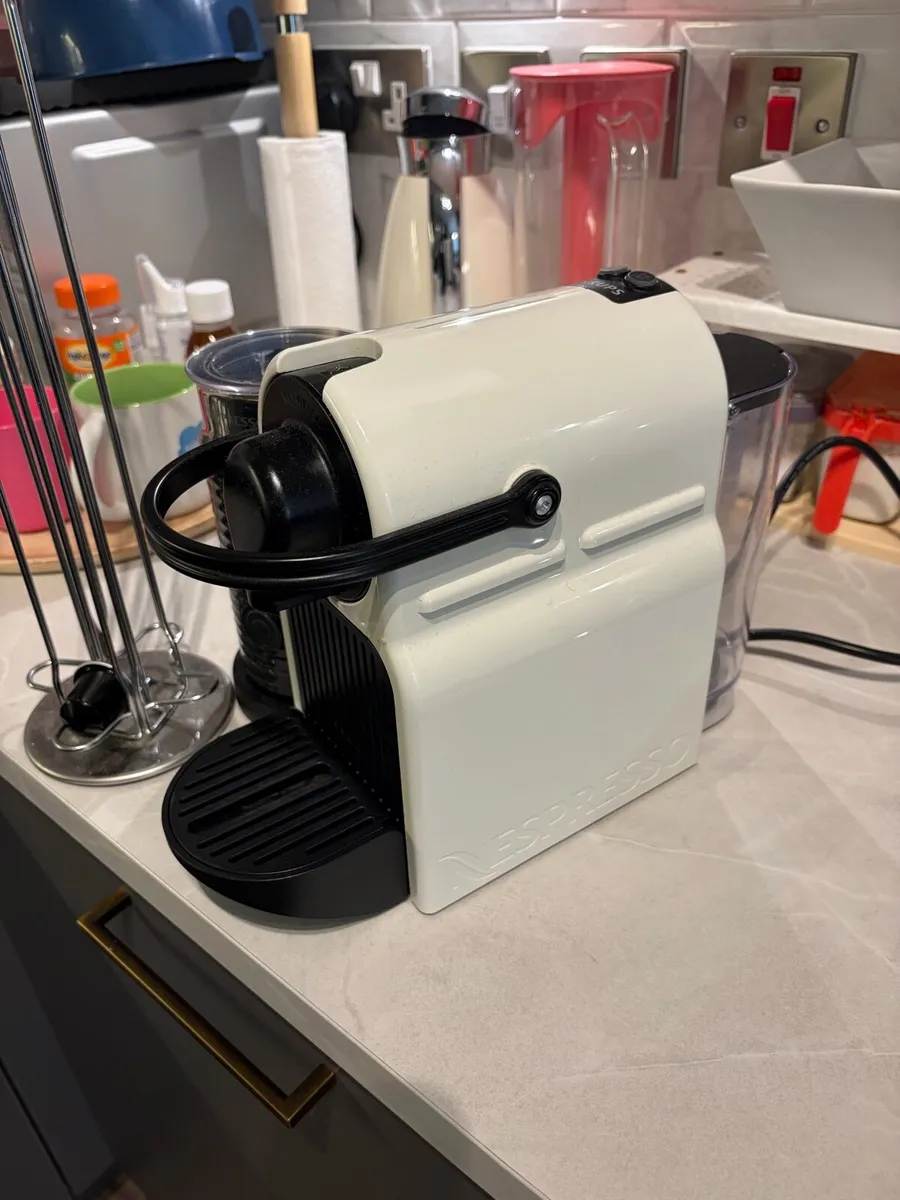 Nespresso machine and Aeroccino 3 - Image 1
