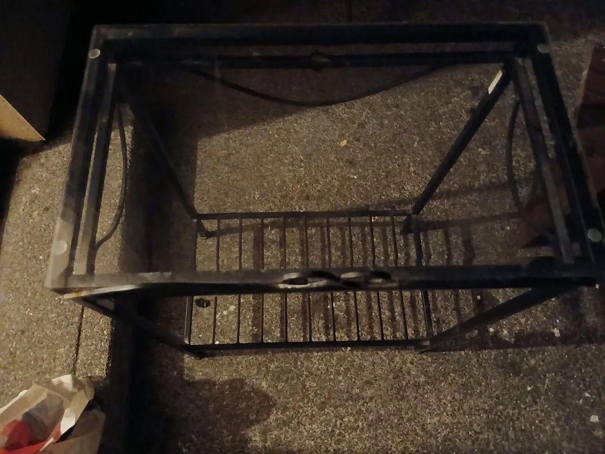 Glass table - Image 1