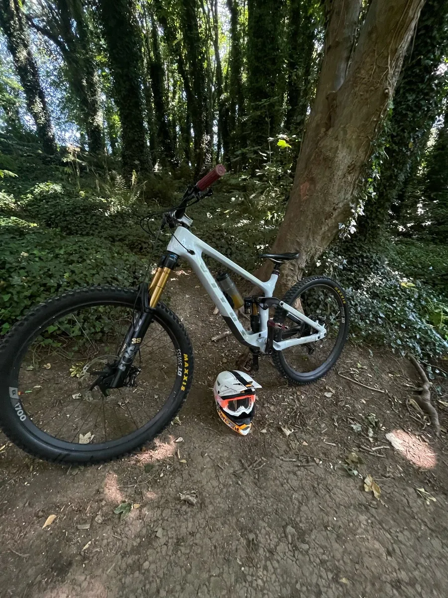 Vitus sommet crx enduro bike - Image 3