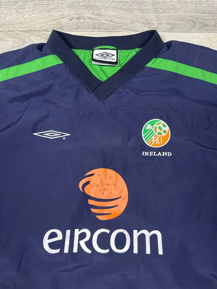 Vintage 2002 Umbro Ireland Training Sweatshirt M - Image 3