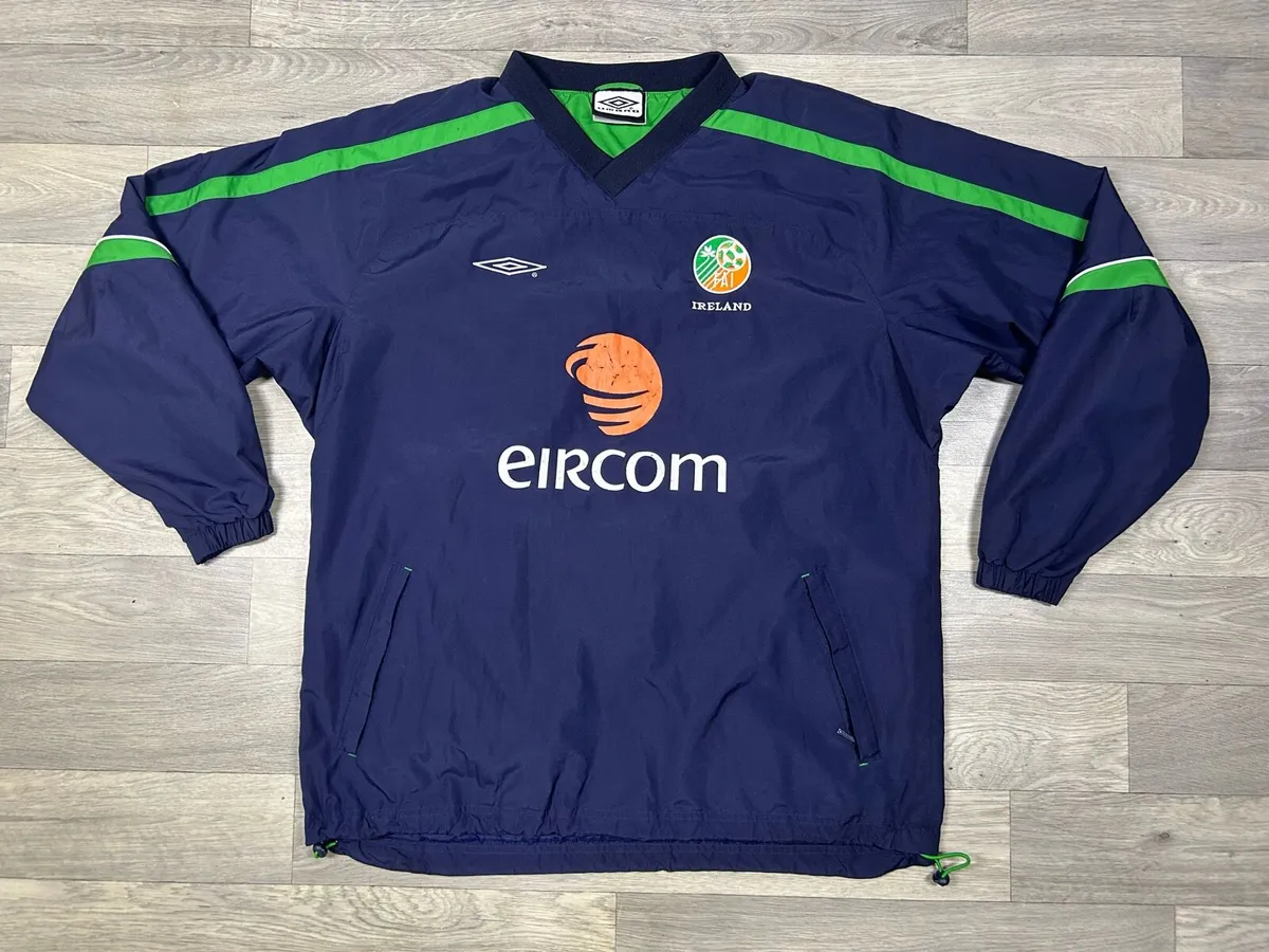 Vintage 2002 Umbro Ireland Training Sweatshirt M - Image 1