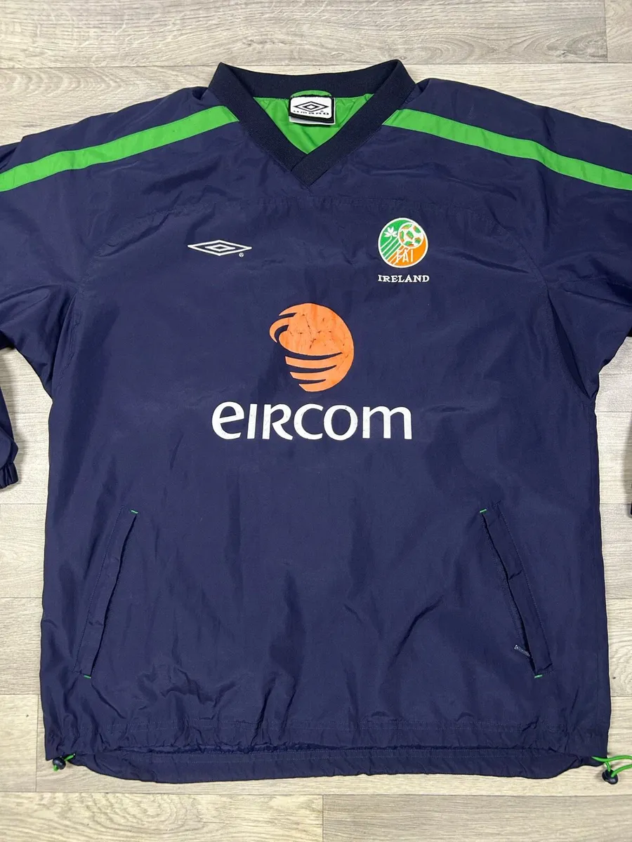 Vintage 2002 Umbro Ireland Training Sweatshirt M - Image 2