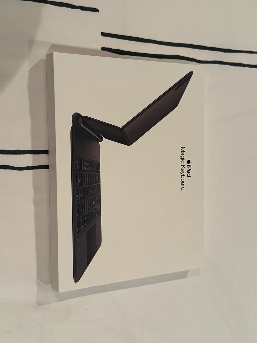 iPad Magic Keyboard - Image 1