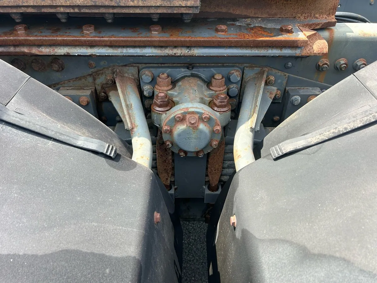 2005 Daf Xf95 530 6x4 Manual On springs Hub reduct - Image 2