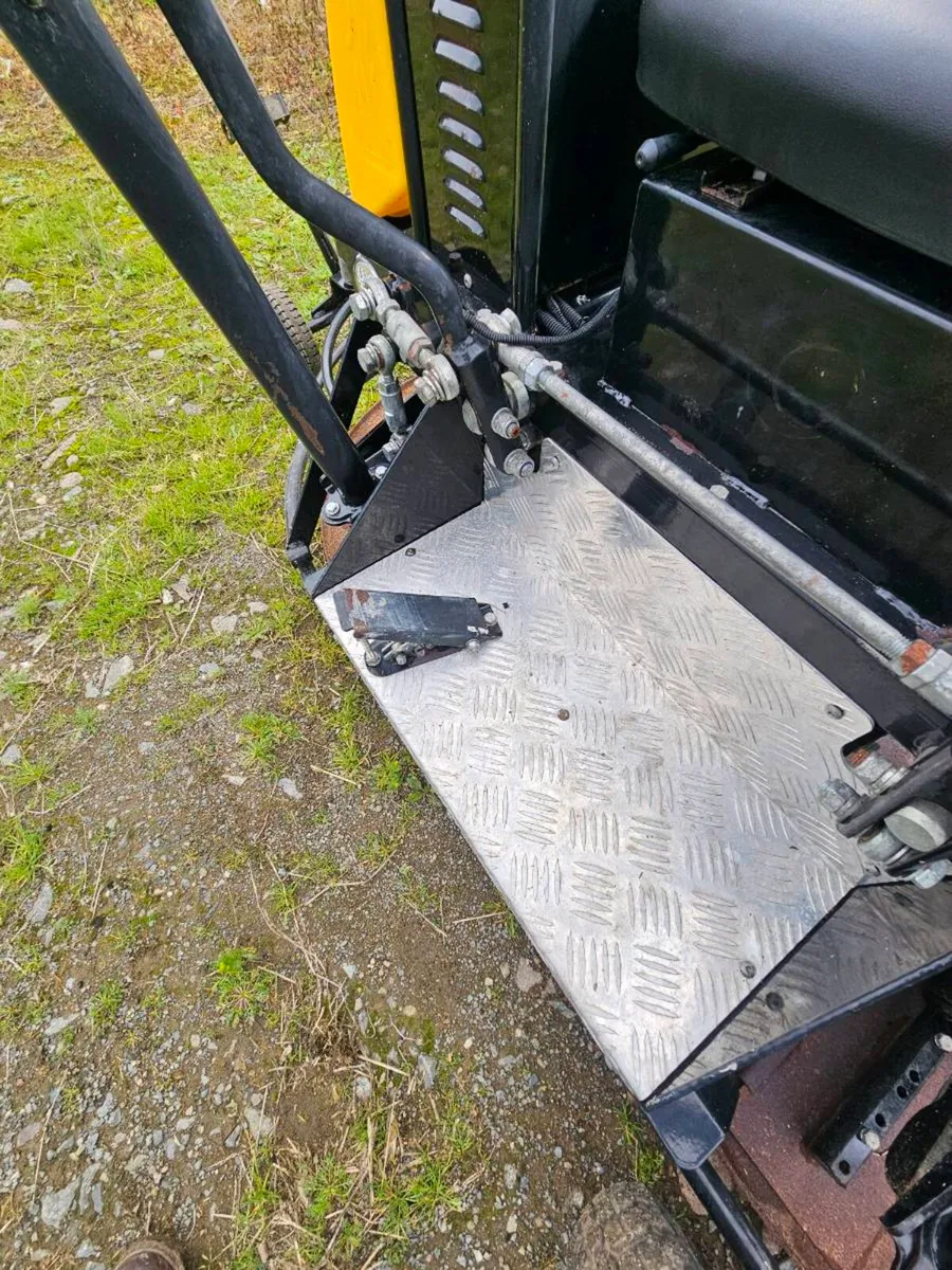 Ride on power trowel - Image 4